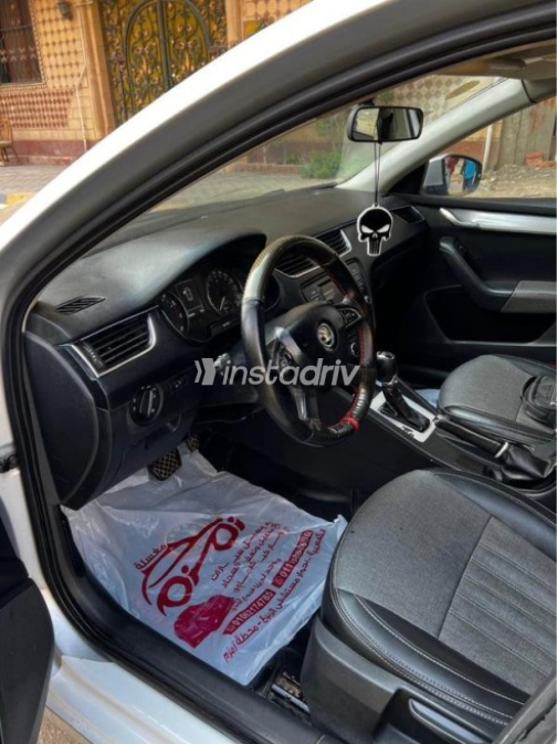 سكودا اوكتافيا A7 2014 فضي أوتوماتيك مستعملة للبيع في بنها - 6