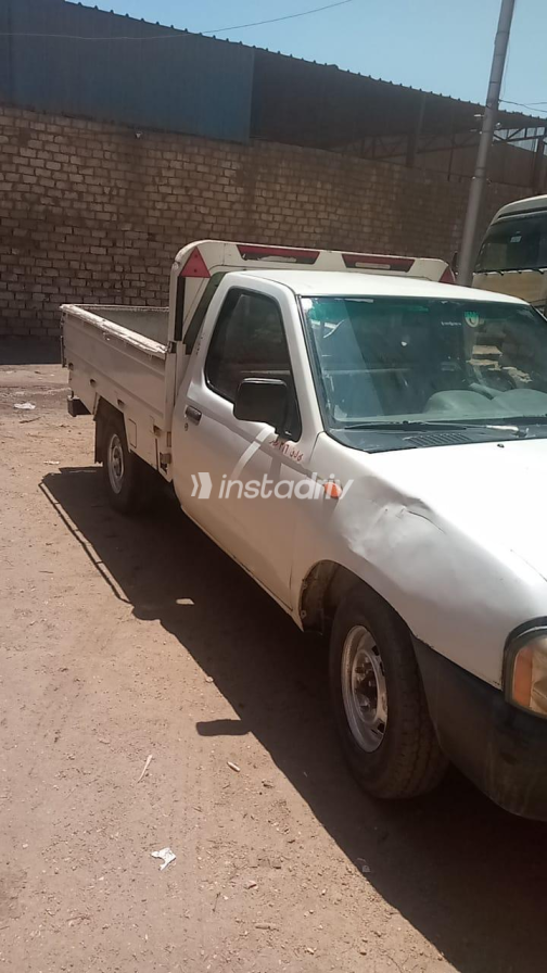 Nissan Pick up 2012 White Manual Used for Sale in Greater Cairo ( Cairo + Giza) - 7