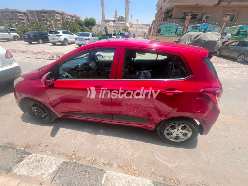 Hyundai I10 2016 Red Automatic Used for Sale in Greater Cairo ( Cairo + Giza) - 4