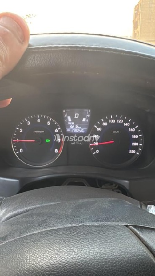 Hyundai Accent RB 2012 Mocha Automatic Used for Sale in Cairo - 3