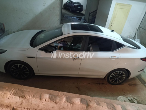 جاك J7 2022 أبيض أوتوماتيك مستعملة للبيع في الجيزة - 1