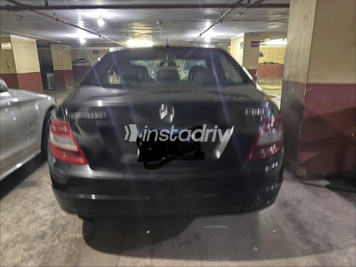 Mercedes C 180 2010 Black Automatic Used for Sale in Cairo - 3