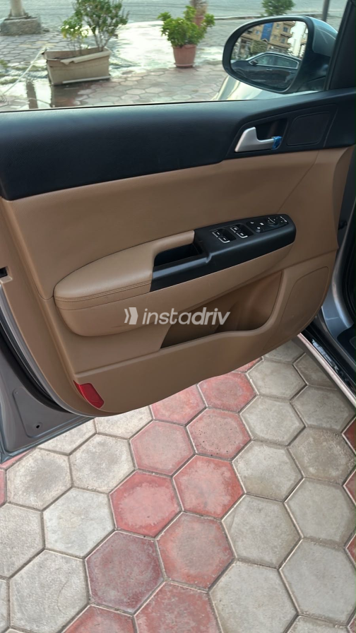 Kia Sportage 2021 Dark Gray Automatic Used for Sale in Greater Cairo ( Cairo + Giza) - 8