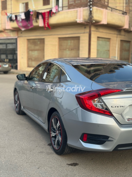 Honda Civic 2020 Silver Automatic Used for Sale in Greater Cairo ( Cairo + Giza) - 4