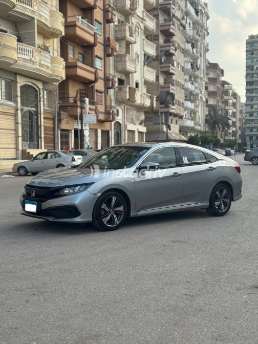 Honda Civic 2020 Silver Automatic Used for Sale in Greater Cairo ( Cairo + Giza) - 8