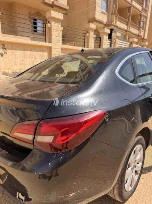 Opel Astra 2019 White Automatic Used for Sale in Greater Cairo ( Cairo + Giza) - 6