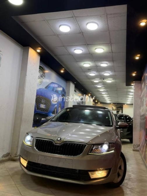 سكودا اوكتافيا 2015 بني أوتوماتيك مستعملة للبيع في المحلة - 4