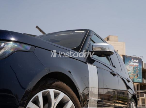 لاند روفر رنج روفر فوج 2021 أزرق غامق أوتوماتيك مستعملة للبيع في القاهرة - 1