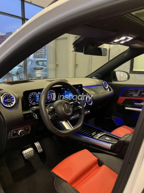 Mercedes GLA 200 2024 White Automatic Used for Sale in Nasr city - 5