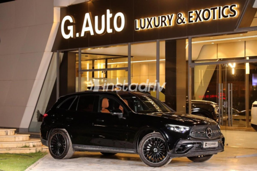 مرسيدس GLC 300 2024 أسود أوتوماتيك مستعملة للبيع في مدينة الشيخ زايد - 3