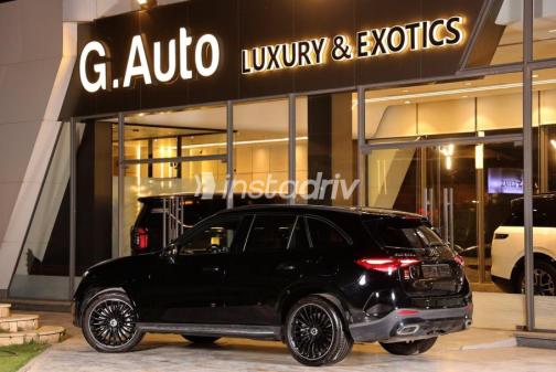 مرسيدس GLC 300 2024 أسود أوتوماتيك مستعملة للبيع في مدينة الشيخ زايد - 4