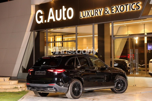 مرسيدس GLC 300 2024 أسود أوتوماتيك مستعملة للبيع في مدينة الشيخ زايد - 5