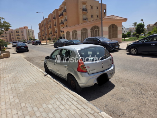 Renault Sandero 2014 Silver Automatic Used for Sale in Greater Cairo ( Cairo + Giza) - 1