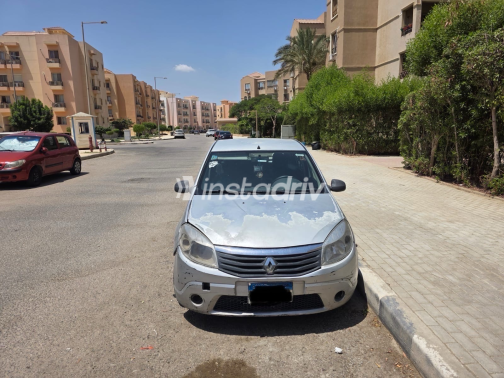 Renault Sandero 2014 Silver Automatic Used for Sale in Greater Cairo ( Cairo + Giza) - 2