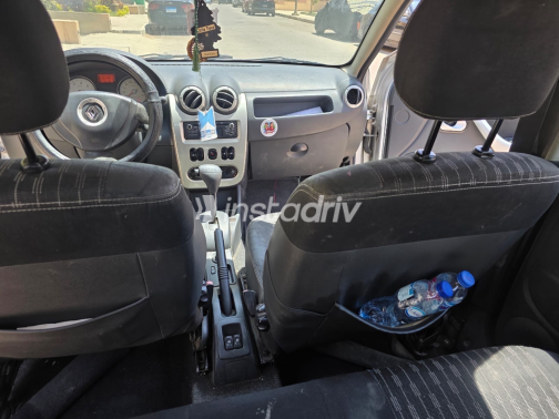 Renault Sandero 2014 Silver Automatic Used for Sale in Greater Cairo ( Cairo + Giza) - 3
