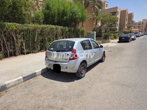 Renault Sandero 2014 Silver Automatic Used for Sale in Greater Cairo ( Cairo + Giza) - 6