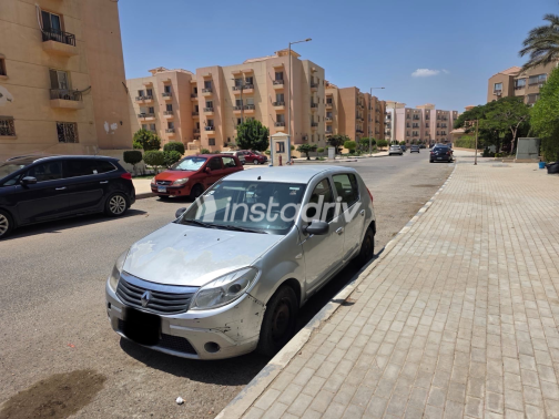 Renault Sandero 2014 Silver Automatic Used for Sale in Greater Cairo ( Cairo + Giza) - 7