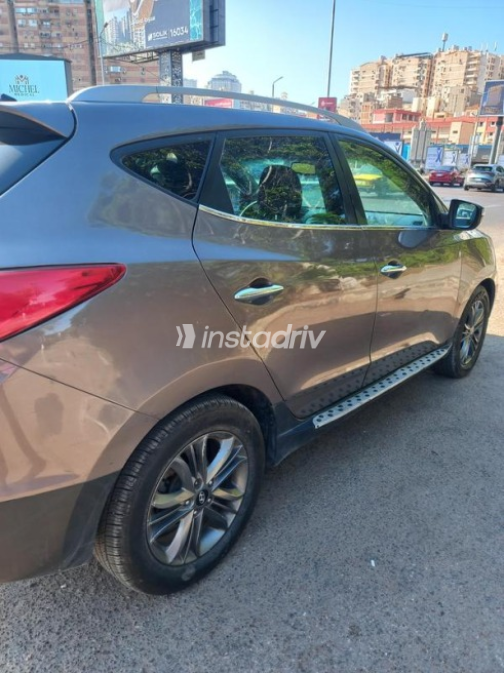 هيونداي IX 35 2015 موكا أوتوماتيك مستعملة للبيع في الإسكندرية - 10