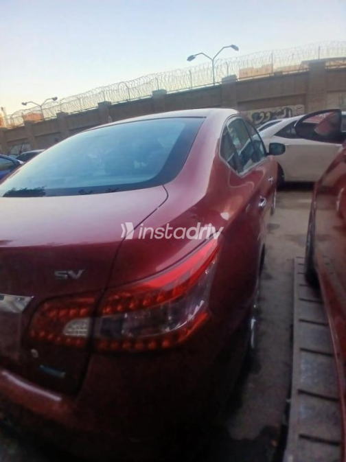 Nissan Sentra 2023 Dark Red Automatic Used for Sale in El Haram - 6