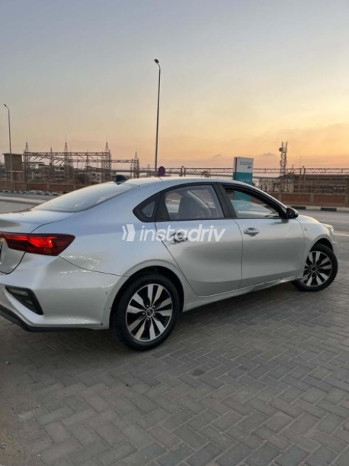 Kia Cerato 2019 Silver Automatic Used for Sale in Nasr city - 3