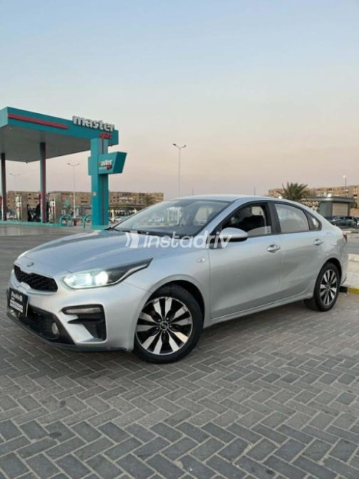 Kia Cerato 2019 Silver Automatic Used for Sale in Nasr city - 6