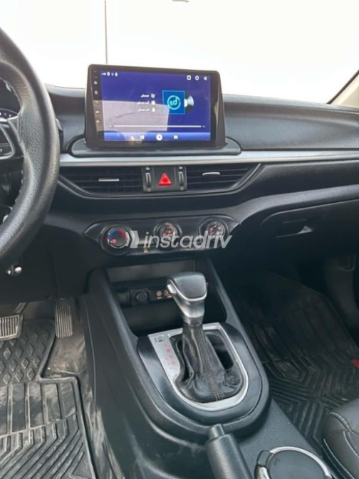 Kia Cerato 2019 Silver Automatic Used for Sale in Nasr city - 9