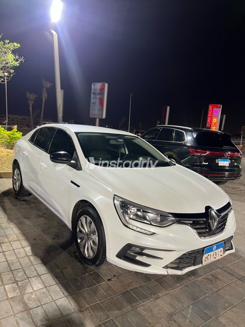 رينو ميجان 2022 أبيض CVT مستعملة للبيع في القاهرة الكبرى ( القاهرة - الجيزة) - 7