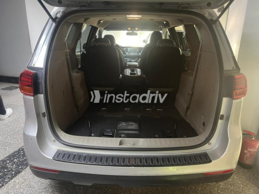 كيا كارنفال 2019 فضي أوتوماتيك مستعملة للبيع في المعادى - 10