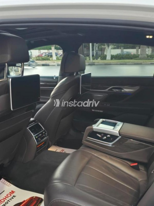 BMW 740 2017 White Automatic Used for Sale in Heliopolis - 7