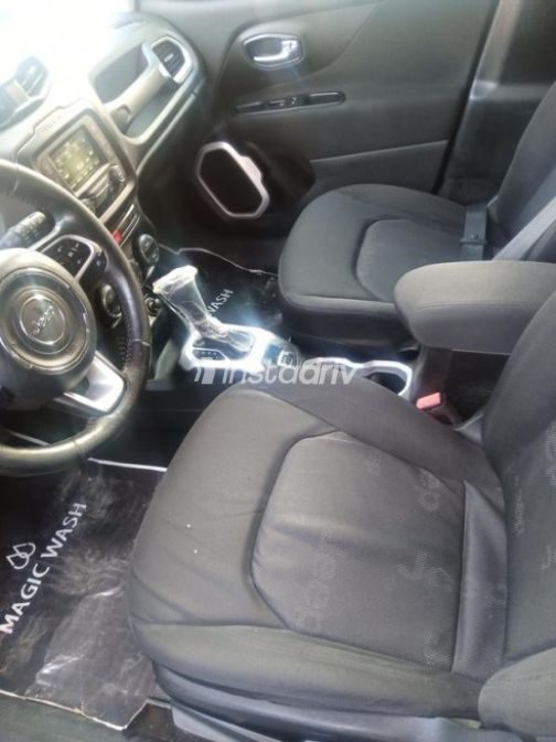 Jeep Renegade 2016 Gray Automatic Used for Sale in Cairo - 3