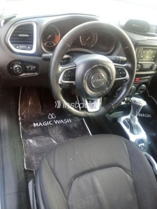 Jeep Renegade 2016 Gray Automatic Used for Sale in Cairo - 4