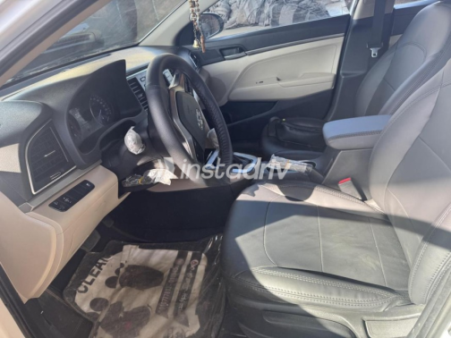 Hyundai Elantra AD 2019 White Automatic Used for Sale in Greater Cairo ( Cairo + Giza) - 2
