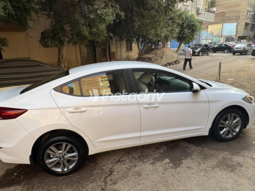 Hyundai Elantra AD 2019 White Automatic Used for Sale in Greater Cairo ( Cairo + Giza) - 4