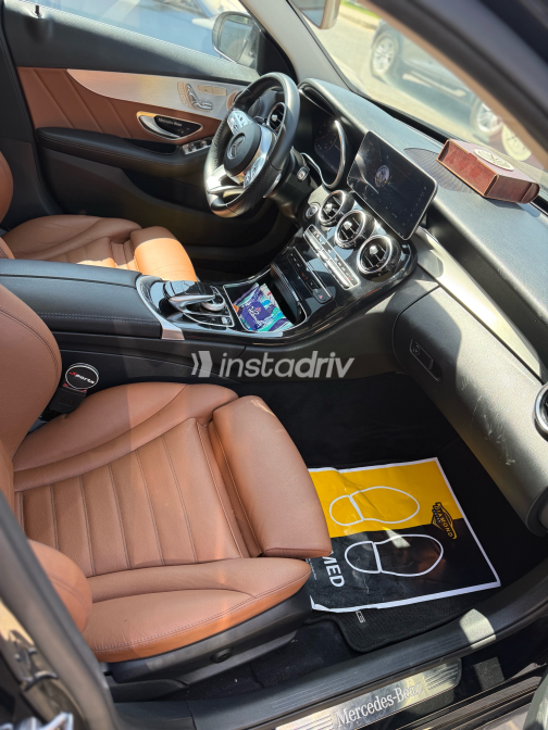Mercedes C 200 2019 Black Automatic Used for Sale in Greater Cairo ( Cairo + Giza) - 3