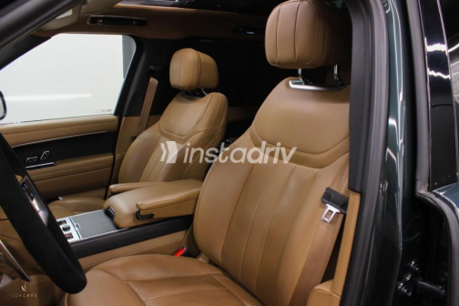 Land Rover Range Rover Vogue 2023 Green Automatic Used for Sale in Heliopolis - 7
