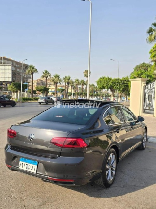 Volkswagen Passat 2021 Gray Automatic Used for Sale in Heliopolis - 8