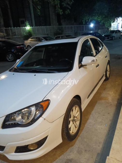 Hyundai Elantra HD 2020 White Automatic Used for Sale in Greater Cairo ( Cairo + Giza) - 4