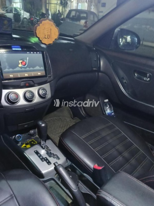 Hyundai Elantra HD 2020 White Automatic Used for Sale in Greater Cairo ( Cairo + Giza) - 7