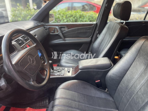 Mercedes E 200 1996 Silver Automatic Used for Sale in Cairo - 9