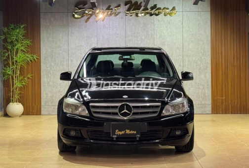 Mercedes C 180 2010 Black Automatic Used for Sale in Cairo - 1