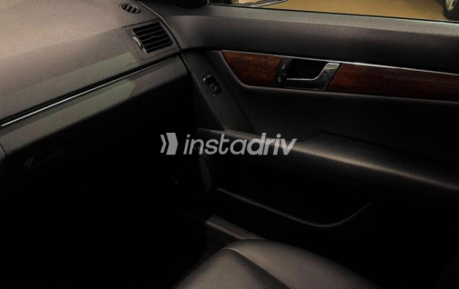 Mercedes C 180 2010 Black Automatic Used for Sale in Cairo - 4