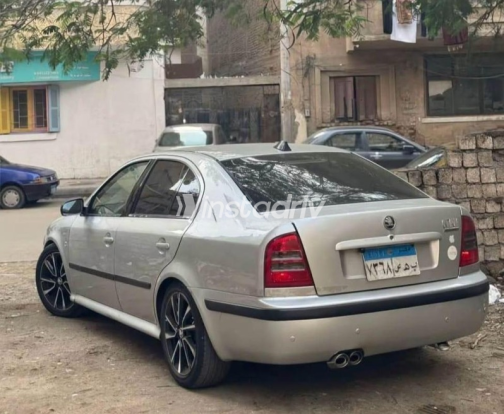 سكودا اوكتافيا A4 2000 فضي أوتوماتيك مستعملة للبيع في الجيزة - 2
