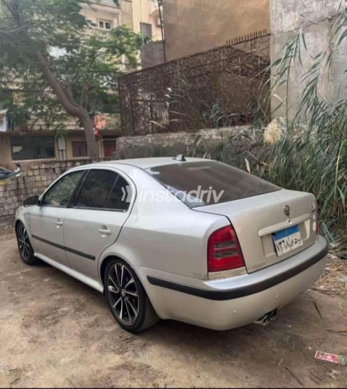 سكودا اوكتافيا A4 2000 فضي أوتوماتيك مستعملة للبيع في الجيزة - 7