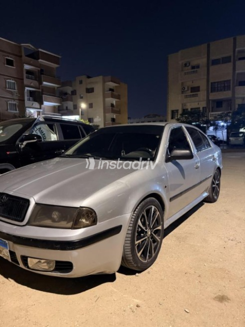 سكودا اوكتافيا A4 2000 فضي أوتوماتيك مستعملة للبيع في الجيزة - 9
