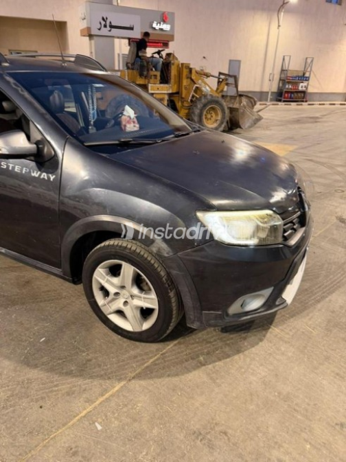 Renault Sandero 2018 Black Automatic Used for Sale in Al Shorouk - 4