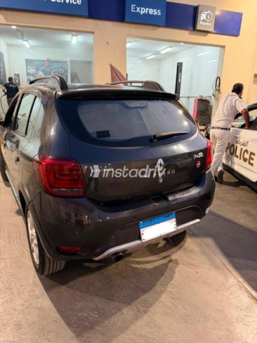 Renault Sandero 2018 Black Automatic Used for Sale in Al Shorouk - 7