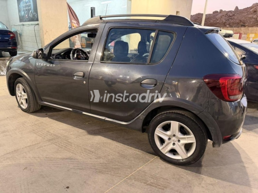 Renault Sandero 2018 Black Automatic Used for Sale in Al Shorouk - 8