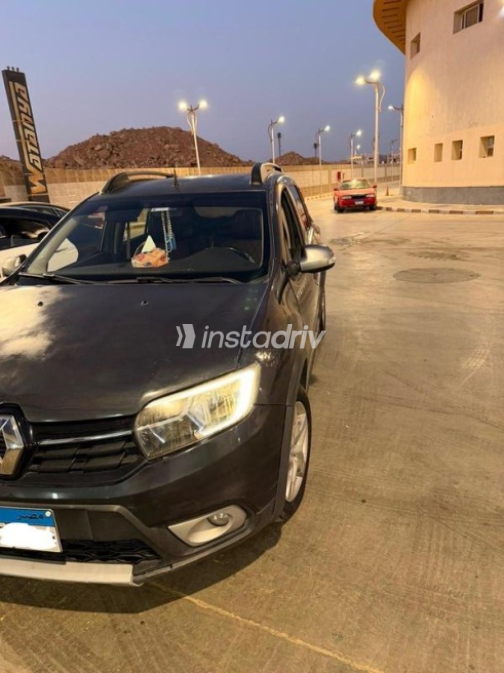 Renault Sandero 2018 Black Automatic Used for Sale in Al Shorouk - 9