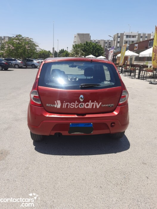 Renault Sandero 2014 White Automatic Used for Sale in Greater Cairo ( Cairo + Giza) - 7