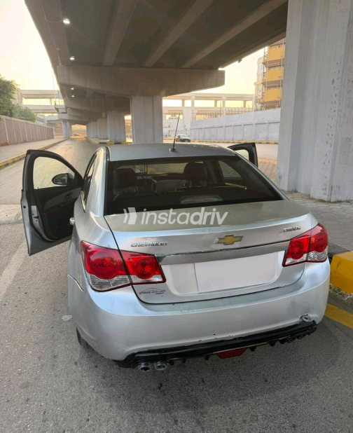 Chevrolet Cruze 2011 Silver Automatic Used for Sale in Greater Cairo ( Cairo + Giza) - 3
